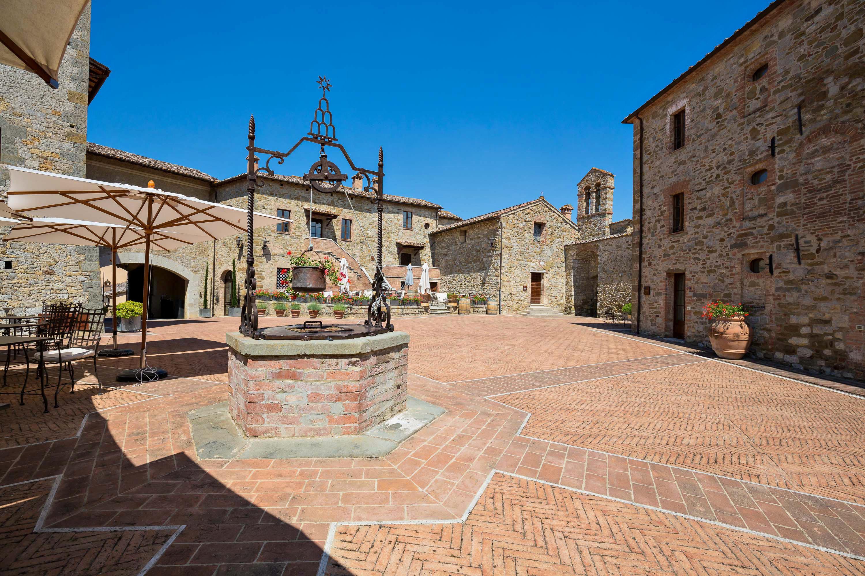 Castel Monastero - The Leading Hotels Of The World Castelnuovo Berardenga Esterno foto