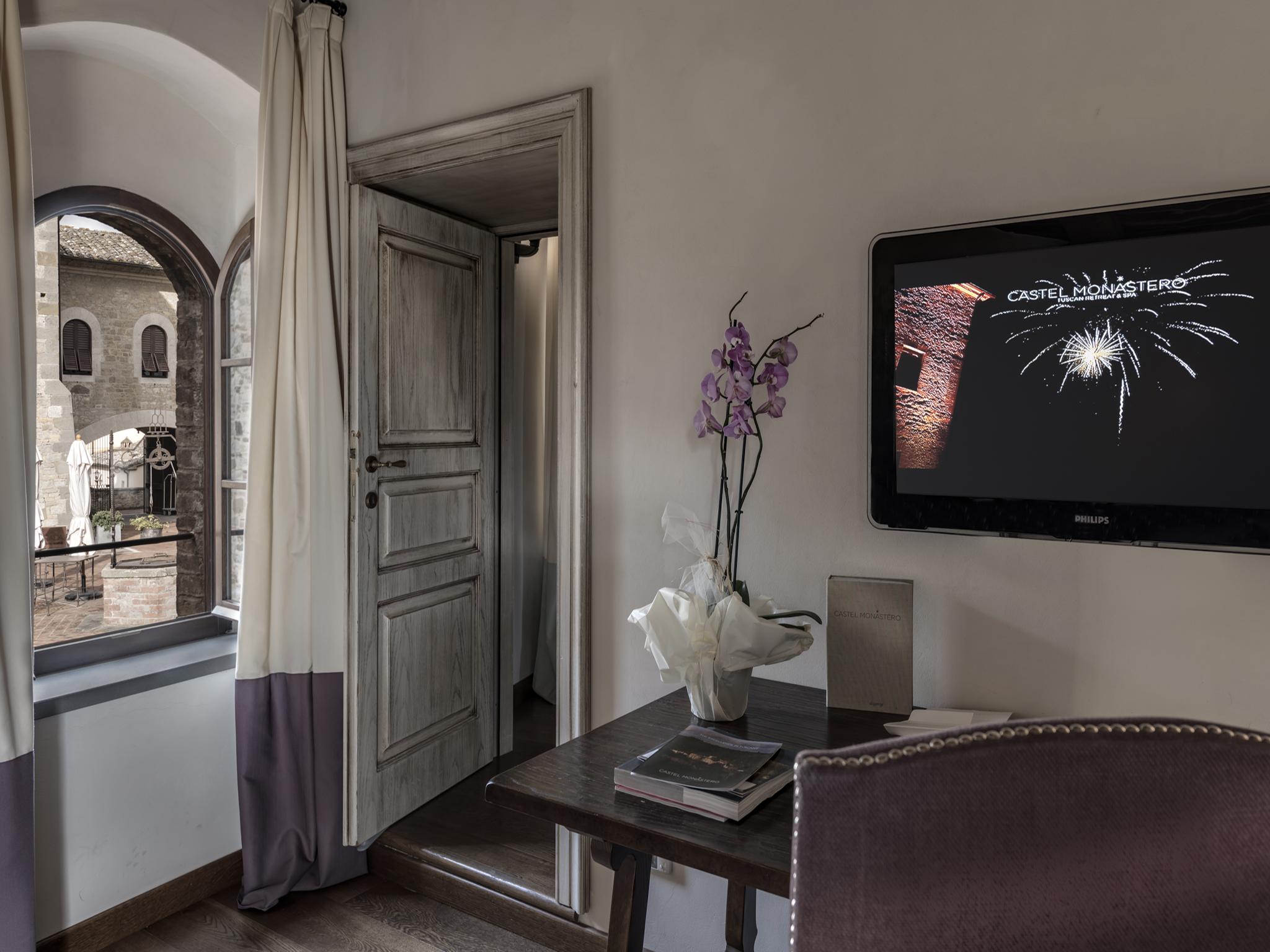 Castel Monastero - The Leading Hotels Of The World Castelnuovo Berardenga Esterno foto